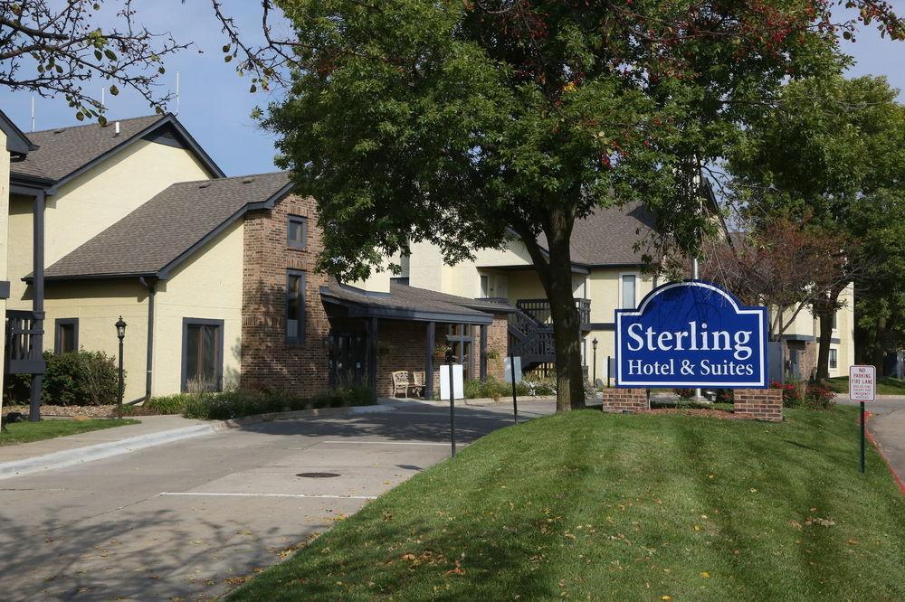 Sterling Hotel And Suites Clive Exterior photo