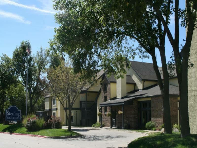 Sterling Hotel And Suites Clive Exterior photo